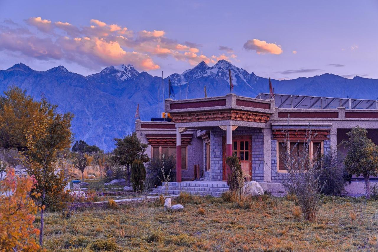 Отель Lchang Nang Retreat-The House Of Trees-Nubra Valley Sumur Экстерьер фото